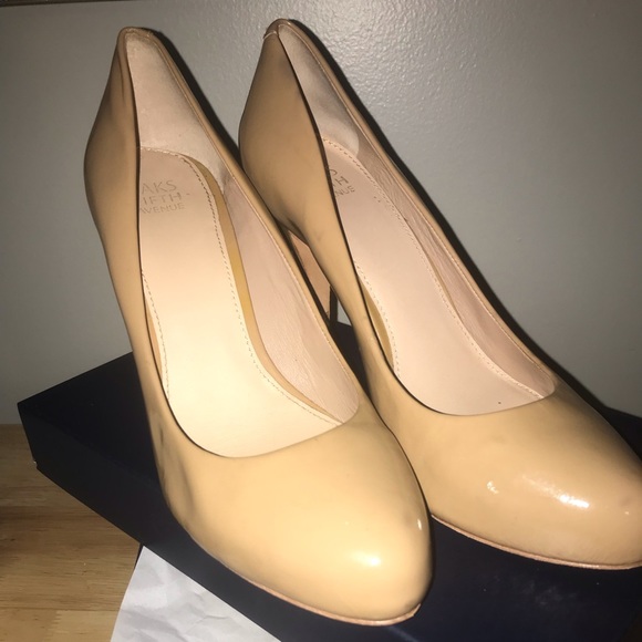 short nude pumps